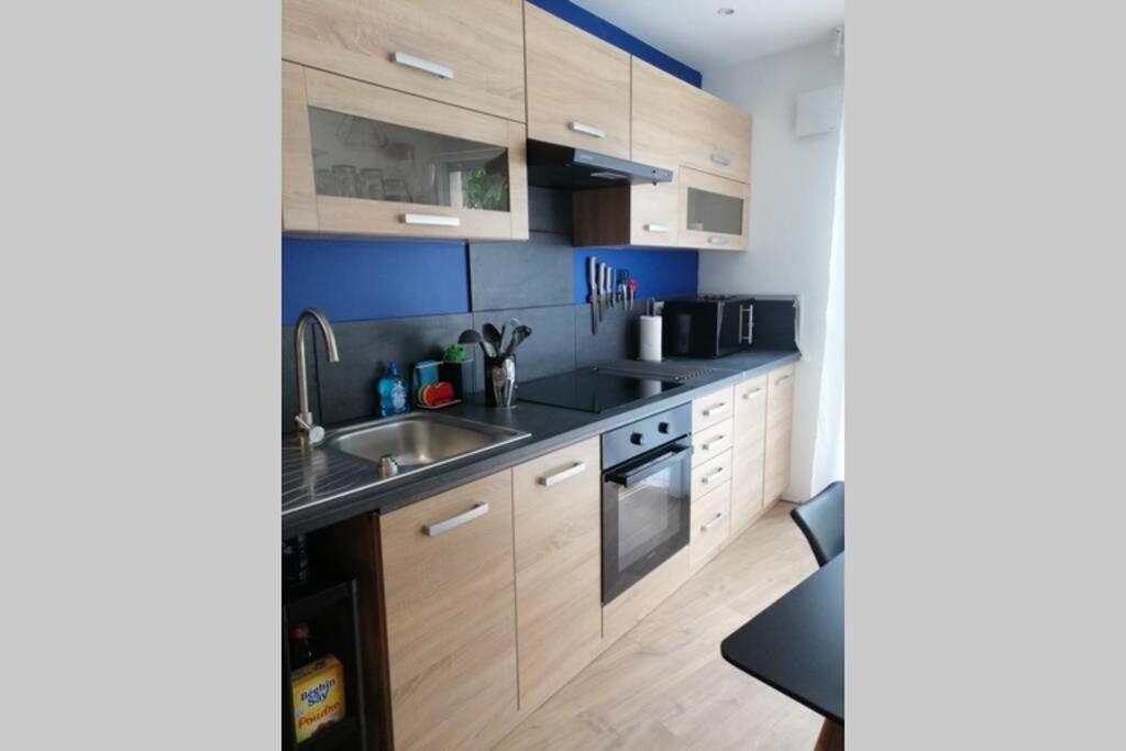 Charmant Appartement Avec Terrasse Pont-de-l'Isere Exterior photo